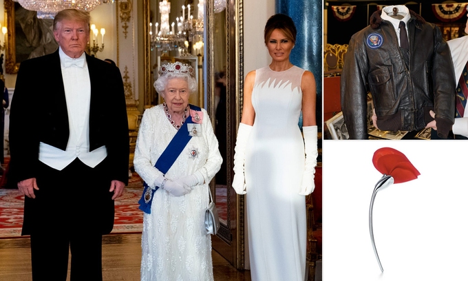 Vợ chồng Trump và Nữ Hoàng Anh (giữa) tại London năm 2019, phía bên phải các món quà của Trump. Ảnh: Reuters.