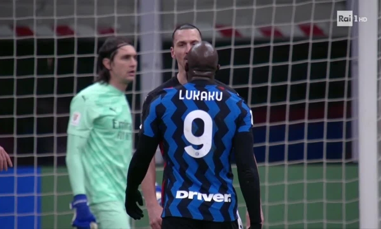 Ibrahimovic ẩu đả Lukaku