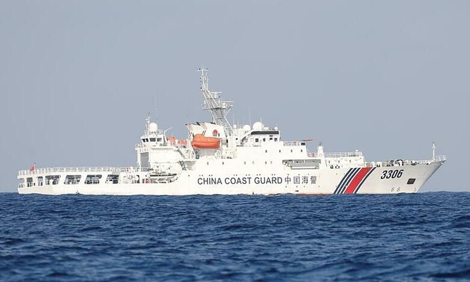 Tàu hải cảnh Trung Quốc tại Biển Đông tháng 4/2017. Ảnh: Reuters.